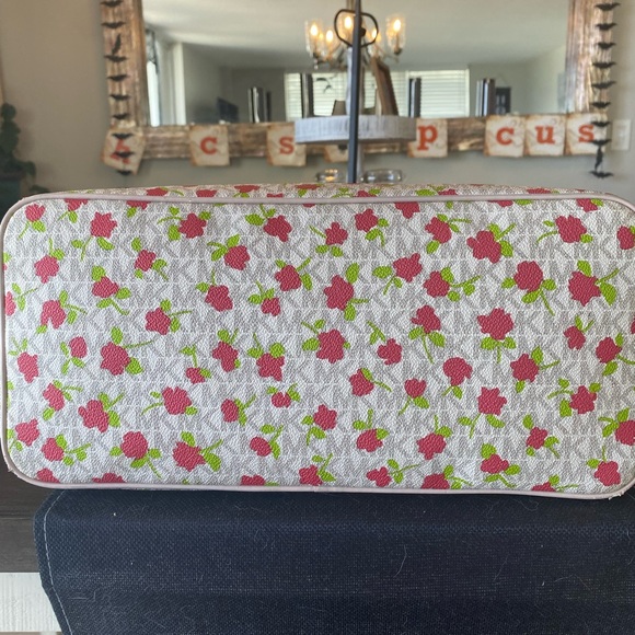 Michael Kors Signature Logo Floral Tote (White) w/Gold Hardware. - Picture 7 of 11